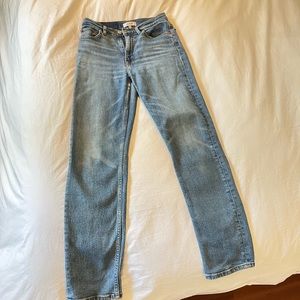 Selling this pair of RE/DONE denim jeans. Medium blue in color. Size 26